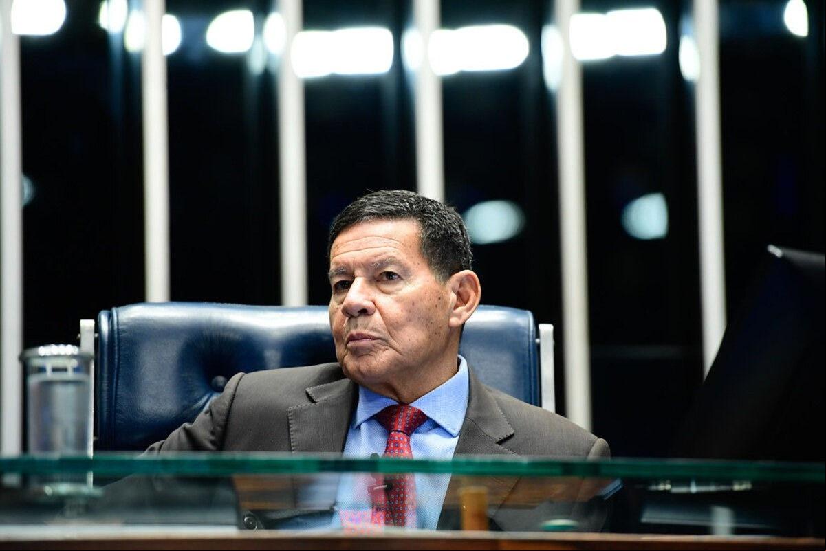 Mourão nega conspiração e diz que avisaria Bolsonaro se encontrasse com Moraes: ‘Não somos bandidos’