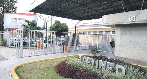 Fachada da Fundação Ezequiel Dias (Funed), em BH