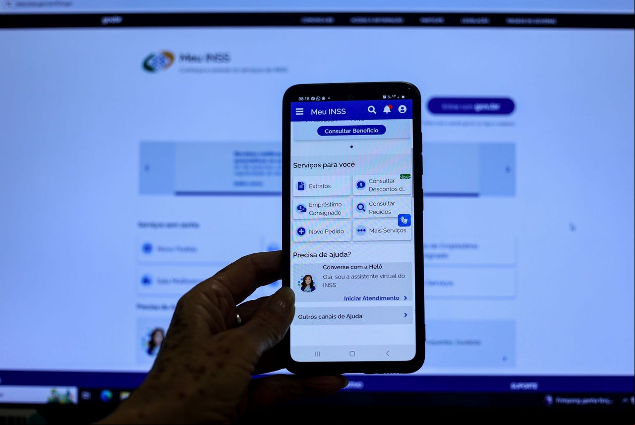 Na plataforma 'Meu INSS', que pode ser ada via site ou aplicativo, é possível saber o nome da entidade que realizou o desconto, o valor cobrado e o período