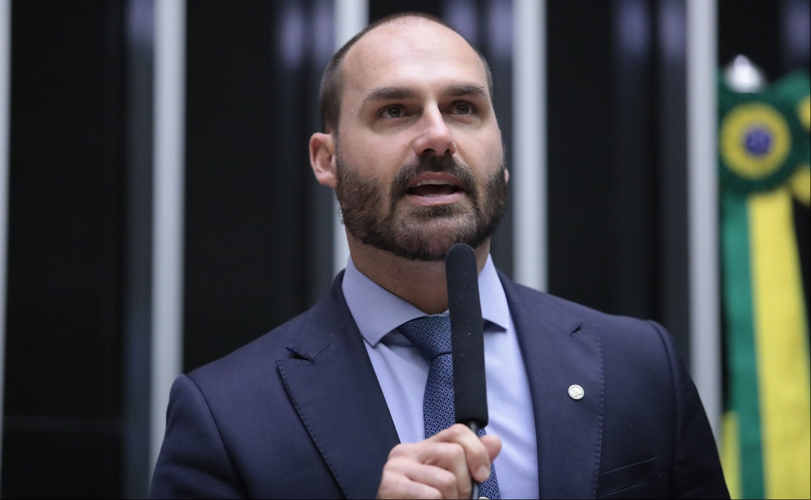 Licenciado do mandato de deputado federal, Eduardo Bolsonaro comemorou a possibilidade de sanções a Moraes pelo governo dos EUA