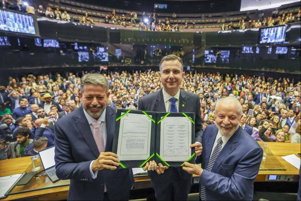 Arthur Lira, Rodrigo Pacheco e Lula durante promulgação da reforma tributária no Congresso Nacional Arthur Lira, Rodrigo Pacheco e Lula durante promulgação da reforma tributária no Congresso Nacional