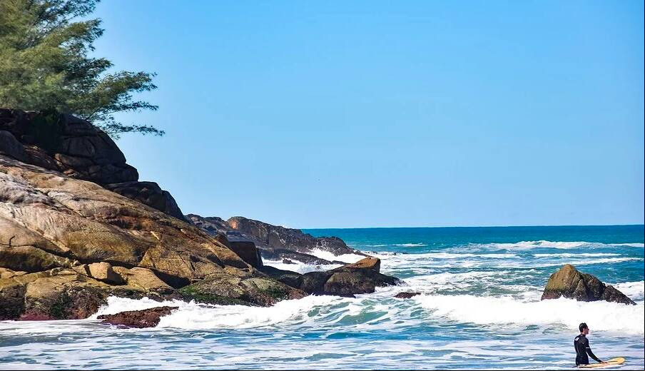 Praia de Florianópolis, em Santa Catarina, tem previsão de onda gigante