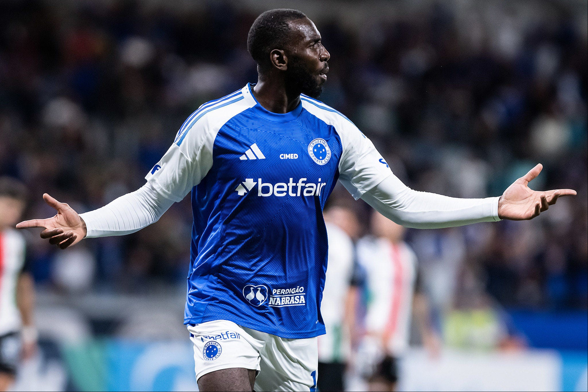 Bolasie entrou no segundo tempo e fez o gol de empate