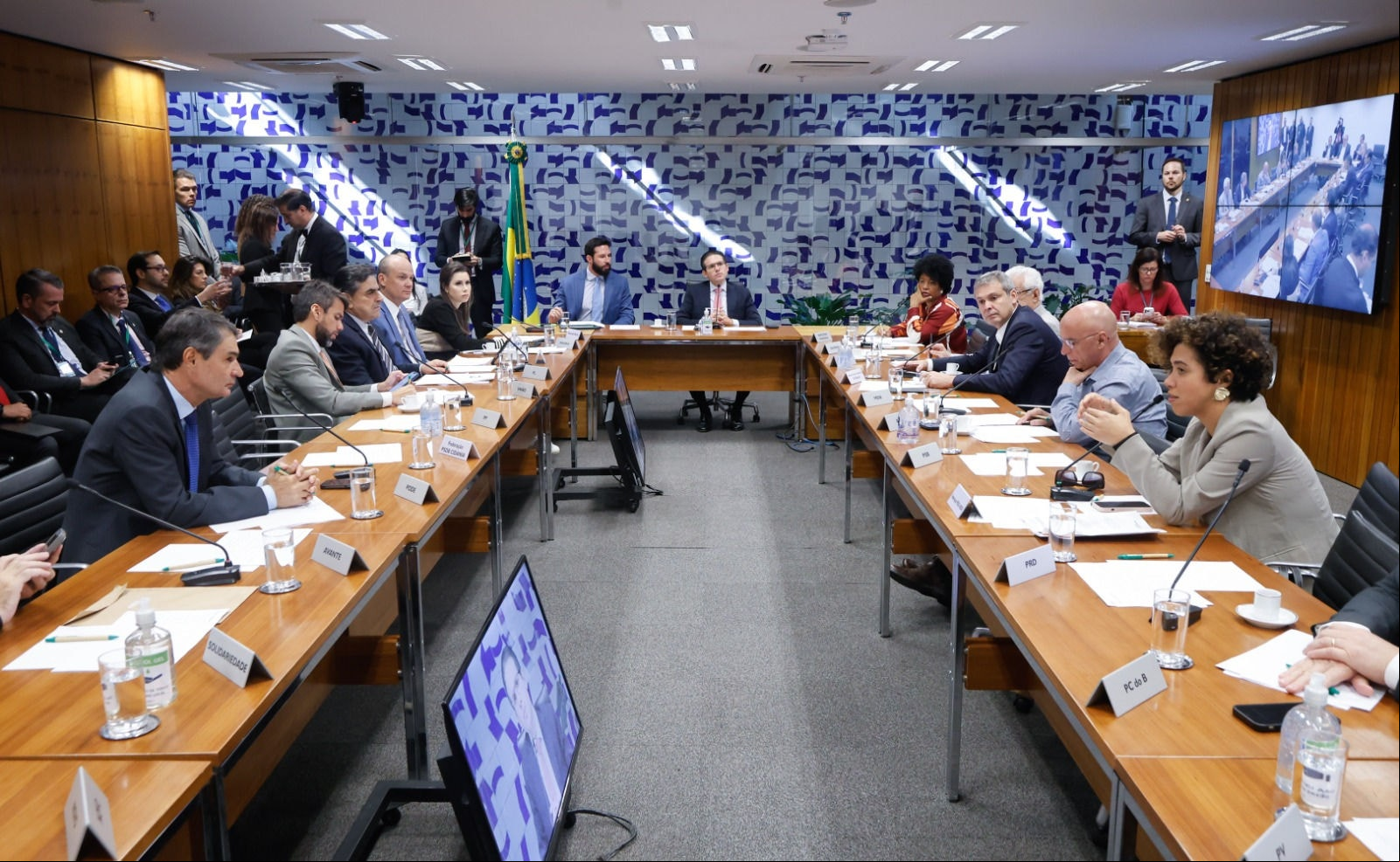 A possibilidade de uma comissão especial para debater anistia foi apresentada pela oposição em reunião de líderes com Hugo Motta nesta quinta-feira (22)