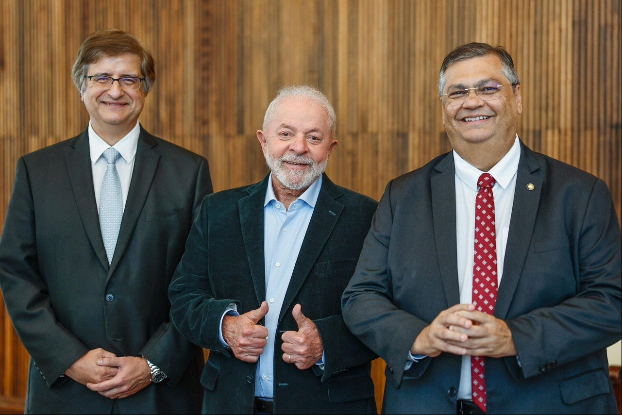 Lula encaminhou, nesta segunda-feira (27), ao presidente do Senado, Rodrigo Pacheco, as indicações de Flávio Dino ao cargo de ministro do Supremo Tribunal Federal e de Paulo Gonet ao cargo de procurador-geral da República Lula encaminhou, nesta segunda-feira (27), ao presidente do Senado, Rodrigo Pacheco, as indicações de Flávio Dino ao cargo de ministro do Supremo Tribunal Federal e de Paulo Gonet ao cargo de procurador-geral da República