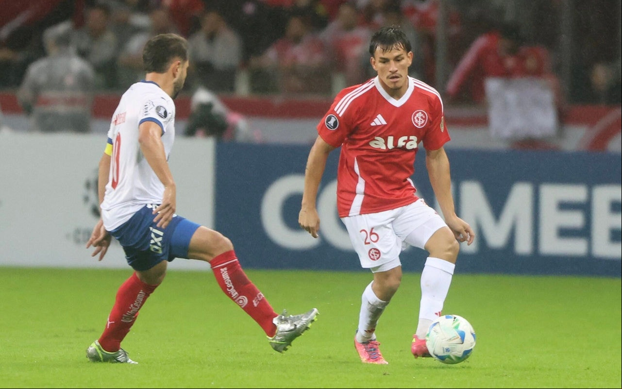 Bernabei ficará até dez semanas afastado (Foto: Ricardo Duarte/SC Internacional)
