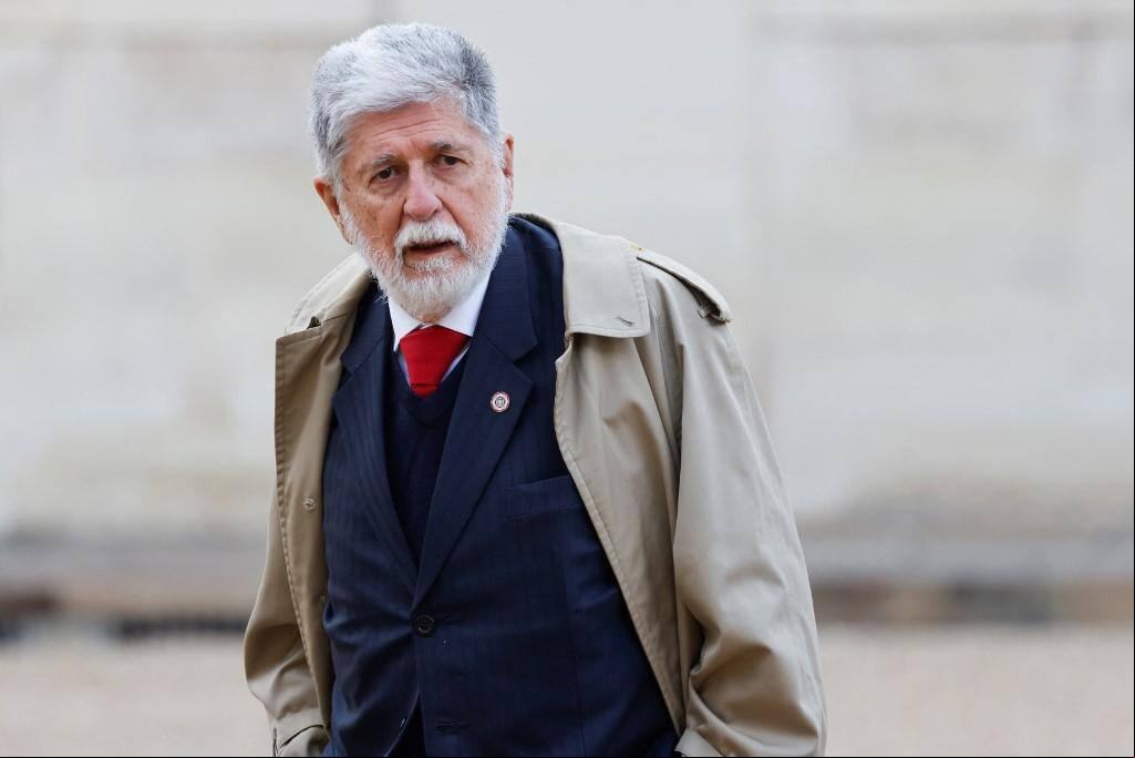 Celso Amorim chega para conferência humanitária internacional para civis em Gaza, em Paris, em 9 de novembro de 2023