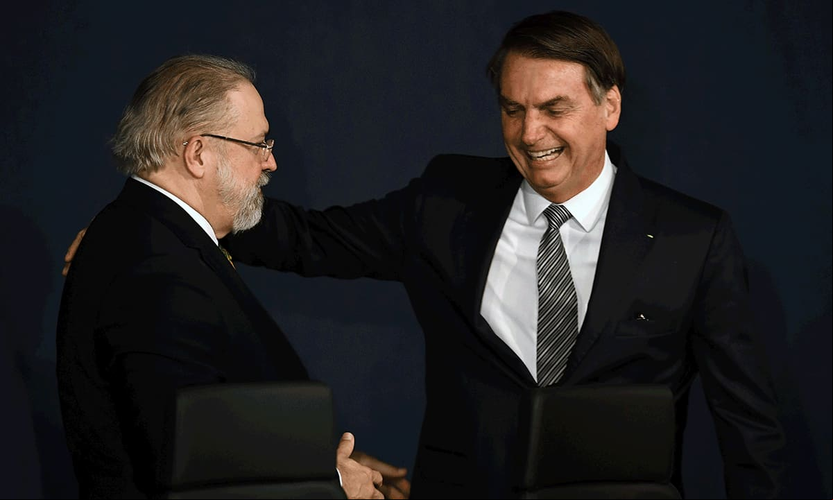 Augusto Aras, Procurador-Geral da República, cumprimenta o presidente Jair Bolsonaro