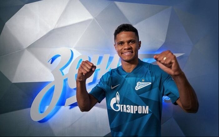 Douglas Santos, lateral-esquerdo do Zenit (Foto: Divulgação/Zenit)