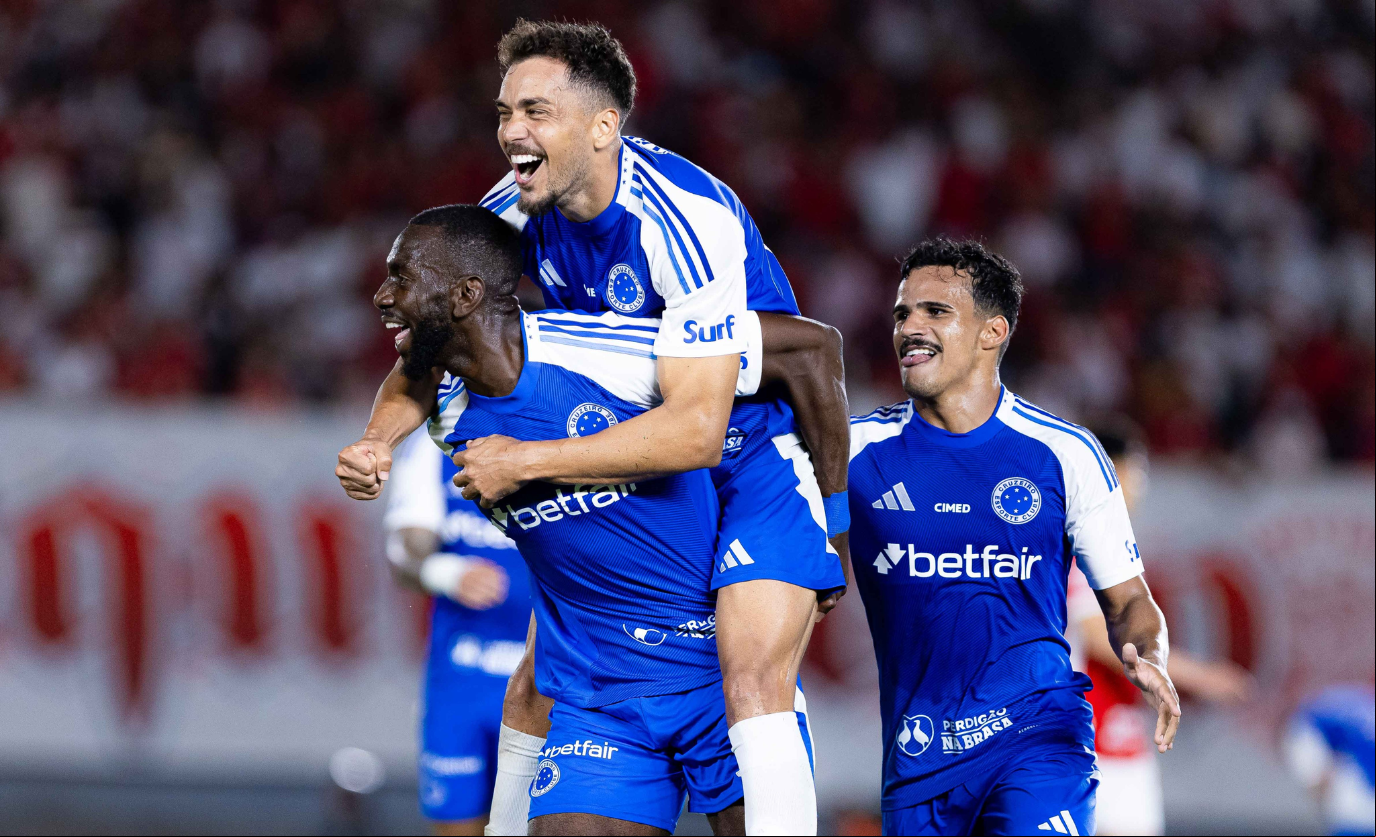 Eduardo foi o destaque do Cruzeiro diante do Vila Nova (GO), marcando dois gols; Bolasie deu uma assistência