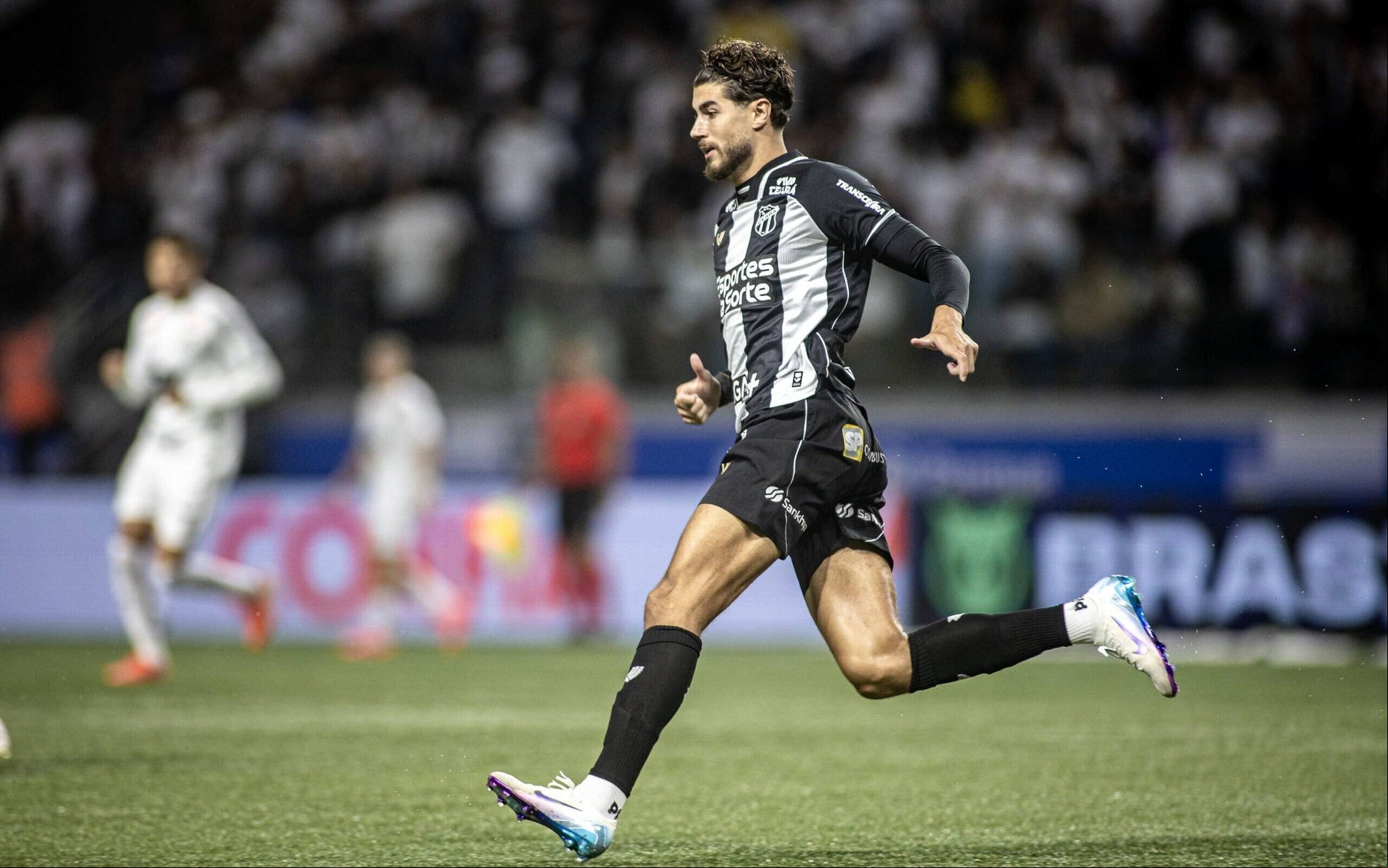 Pedro Raul, do Ceará, em partida contra o Santos pelo Brasileirão (Foto: Felipe Santos/Ceará SC)