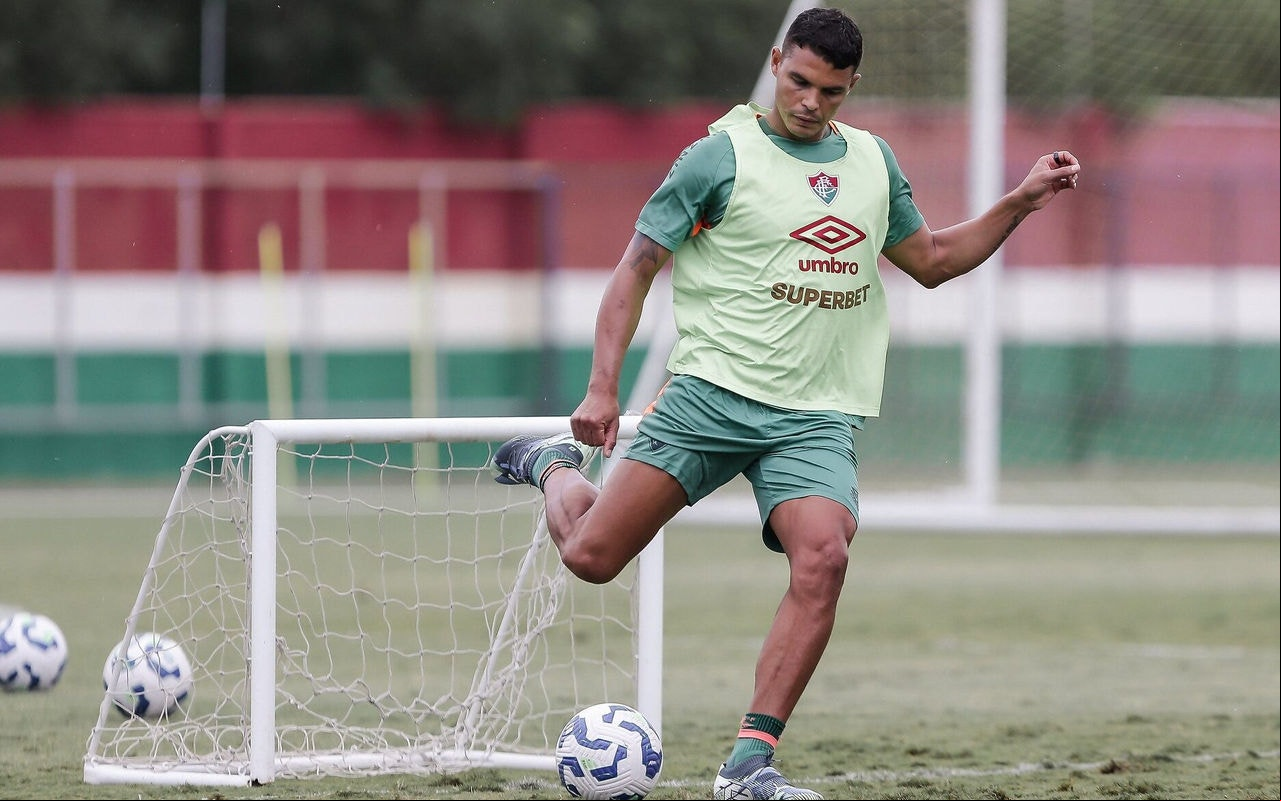 Thiago Silva em treino no CT Carlos Castilho na sexta-feira (21) (Foto: Lucas Merçon/FFC)
