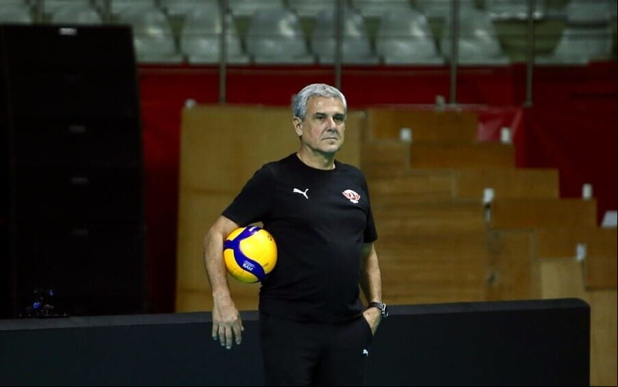 Técnico José Roberto Guimarães (Foto: Divulgação/THY)