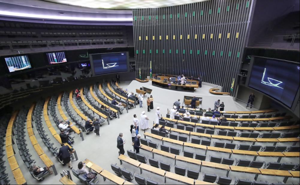 Plenário da Câmara: medida pode custar o mandato de sete deputados eleitos em 2022
