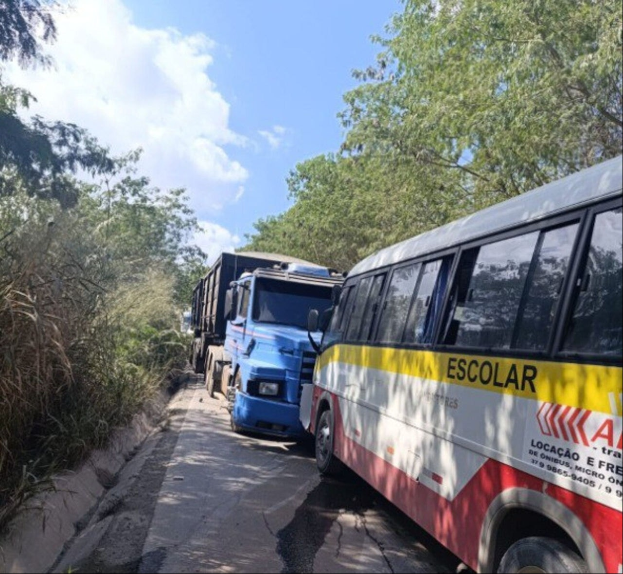 Informações iniciais dão conta de que o micro-ônibus transportava sete ageiros